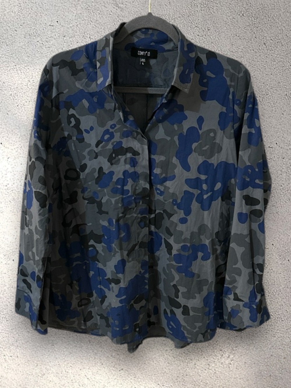 Comfy USA long sleeve button down shirt gray, blue camouflage zipper accent LG